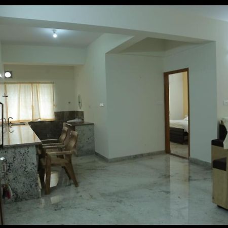 טירופאטי S V Home Stay מראה חיצוני תמונה