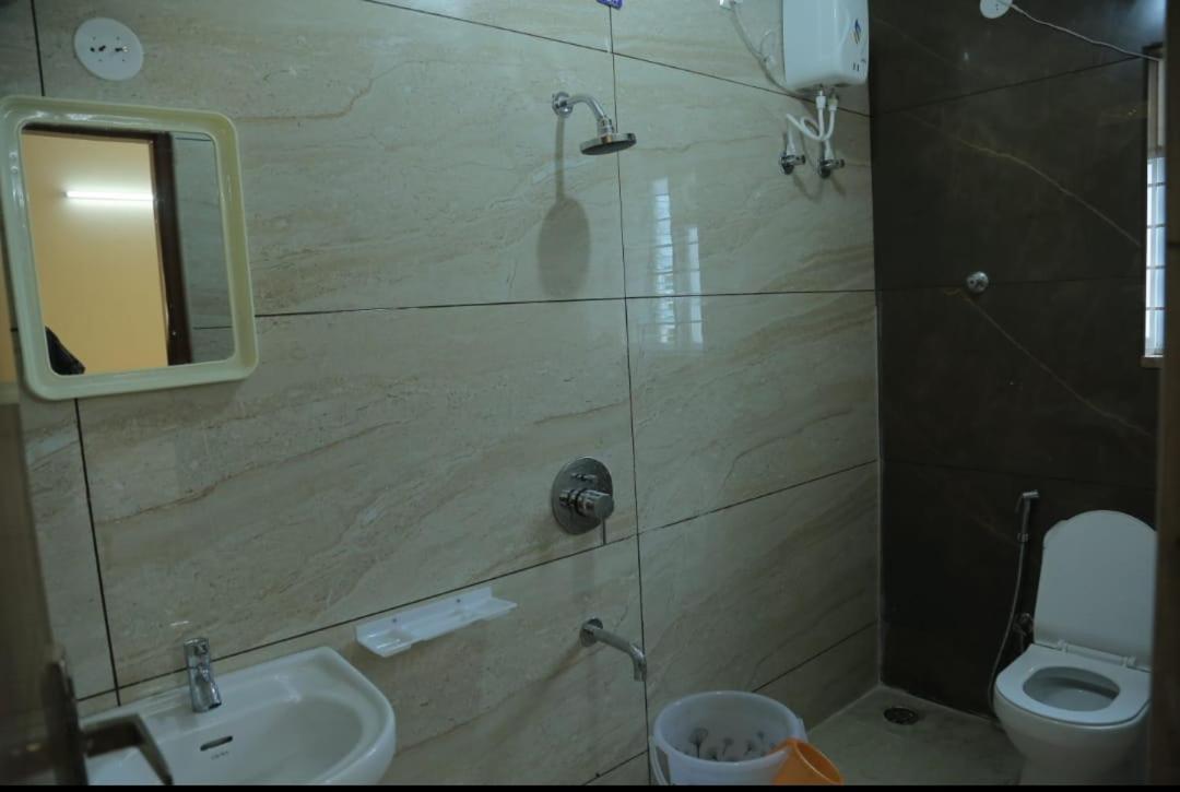 טירופאטי S V Home Stay מראה חיצוני תמונה